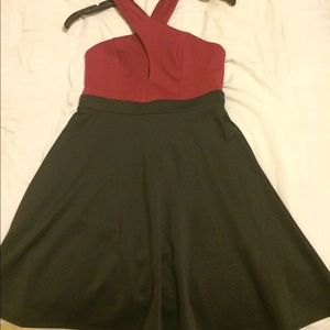 Twist-back colorblocked dress