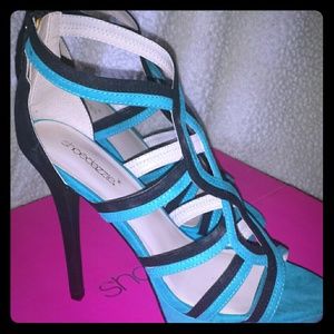 Sold Teal/black platform heels
