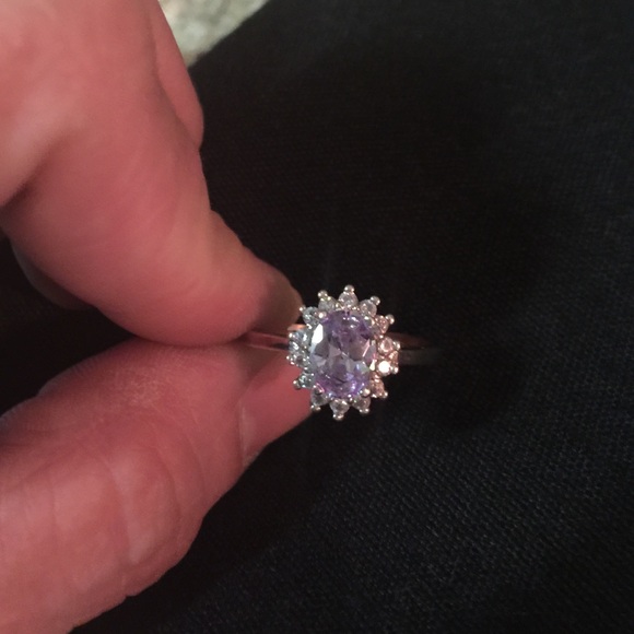 💕 Beautiful Ring 💕 - Picture 3 of 3