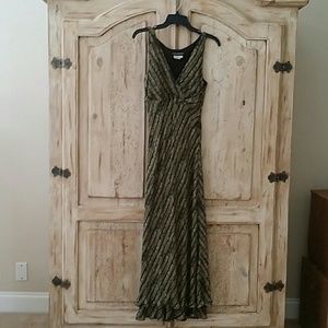 Gorgeous Donna Morgan silk dress