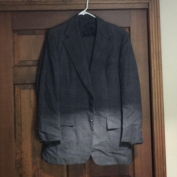 Very nice Men's suit.