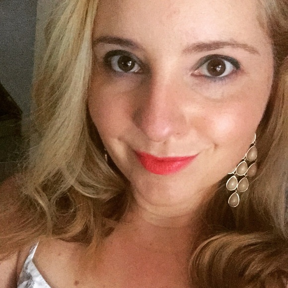 Meet your Posher, Selina - Picture 1 of 3