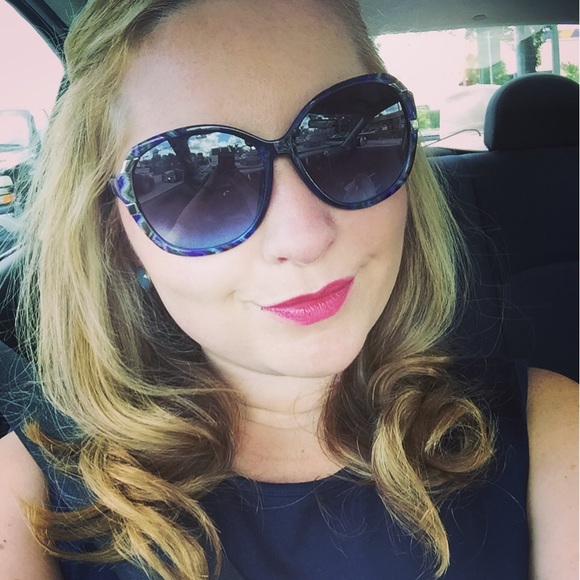 Meet your Posher, Selina - Picture 3 of 3