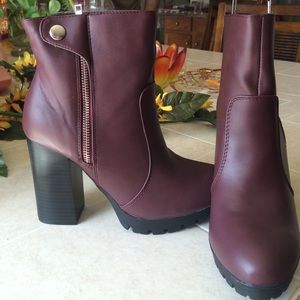 BRAND NEW! Heeled booties