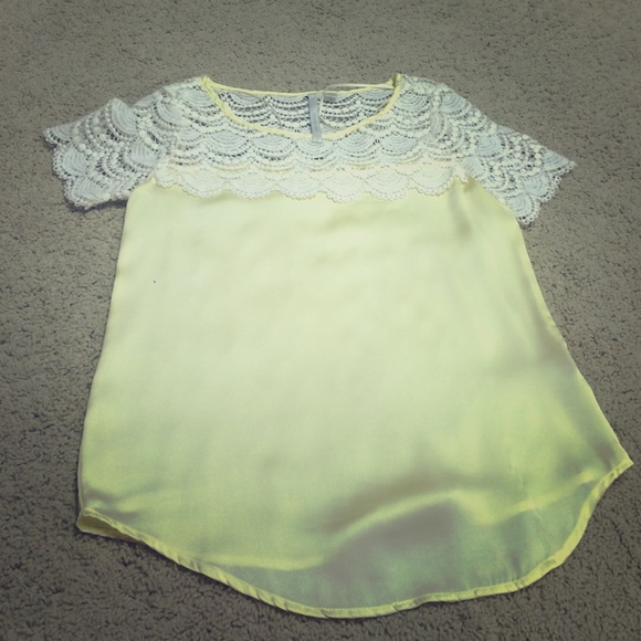 Beautiful LC yellow silk and lace blouse!