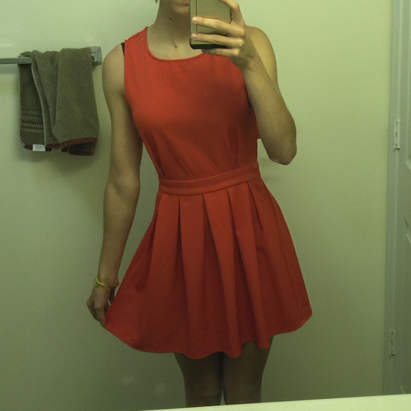 SOLD IN BUNDLE Red Open Scalloped Back Dress - Picture 4 of 4