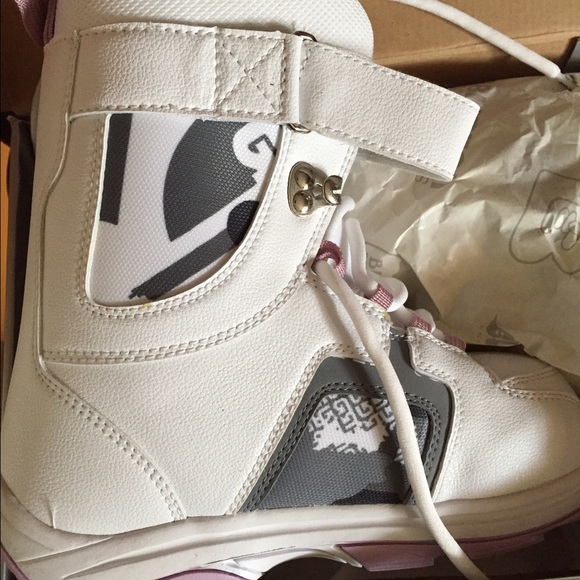 YOUTH burton snowboarding boots - Picture 2 of 4