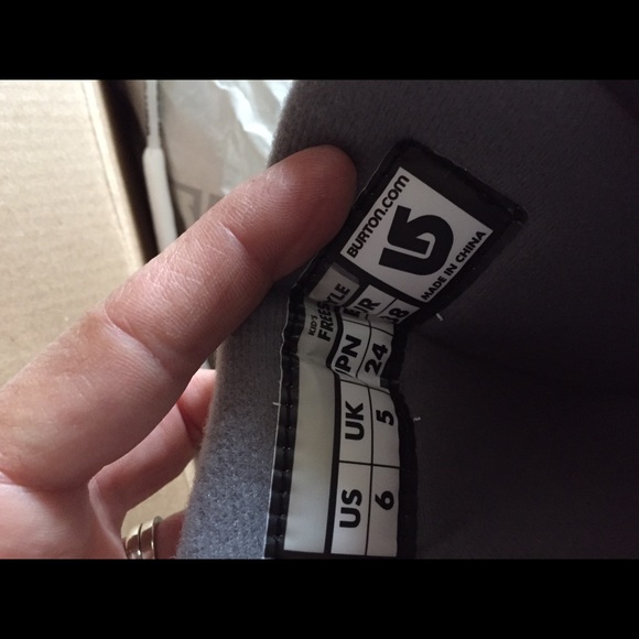 YOUTH burton snowboarding boots - Picture 4 of 4