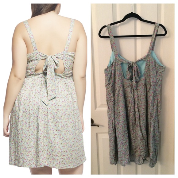 Plus Size Floral Bow Back Dress - Picture 2 of 3