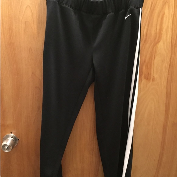 Nike Pants - Firm. ✔️ Nike sweats swoosh size medium