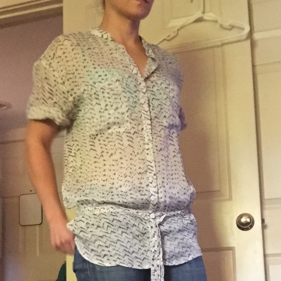 ✨LOFT Semi-Sheer Blouse✨ - Picture 2 of 3