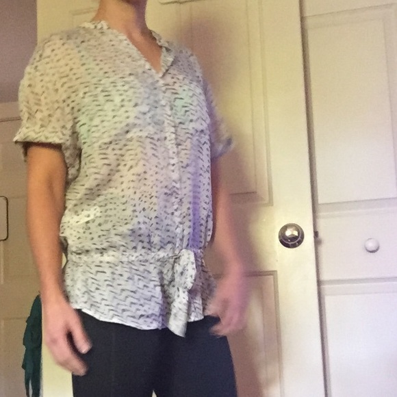 ✨LOFT Semi-Sheer Blouse✨ - Picture 3 of 3