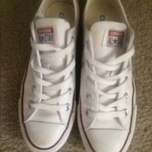 White converse women's 6 men's 4.