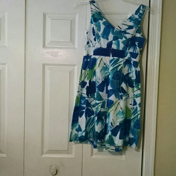 Final Sale * Beautiful Summer Dress* EUC* - Picture 2 of 8
