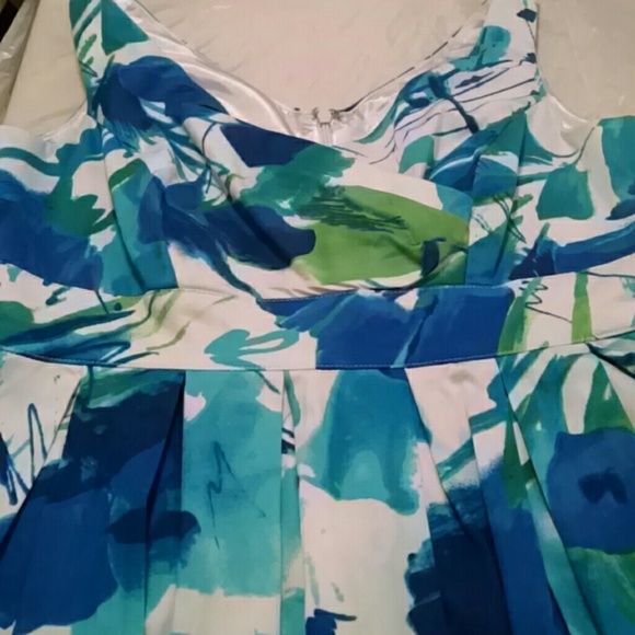 Final Sale * Beautiful Summer Dress* EUC* - Picture 3 of 8