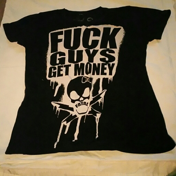 Black and white, Fatal shirt