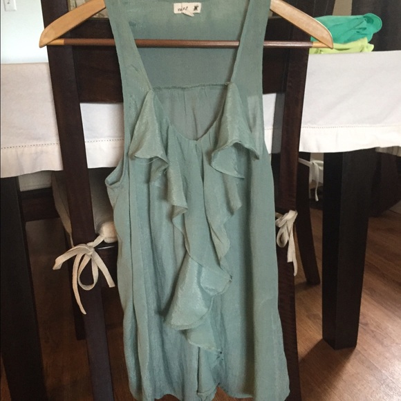 Flowy green top