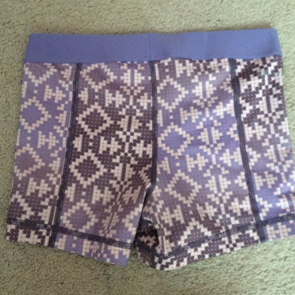 SALE ❤️Nike pro tribal shorts - Picture 3 of 4