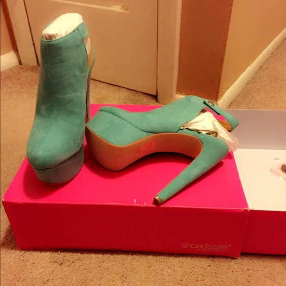 Turquoise boots - Picture 3 of 3