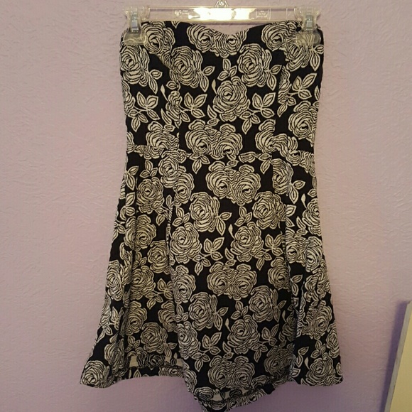 Floral strapless dress!