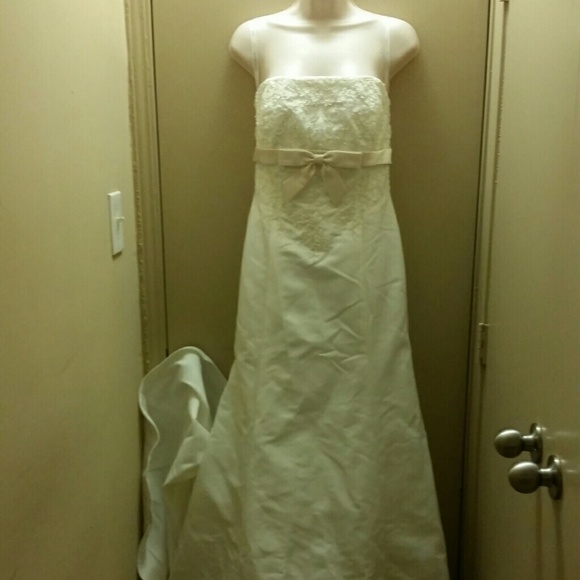 Addtl pictures of Wedding Dress David's Bridal - Picture 3 of 4