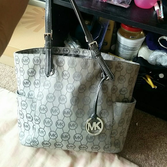 SOLD ***** Michael Kor Tote
