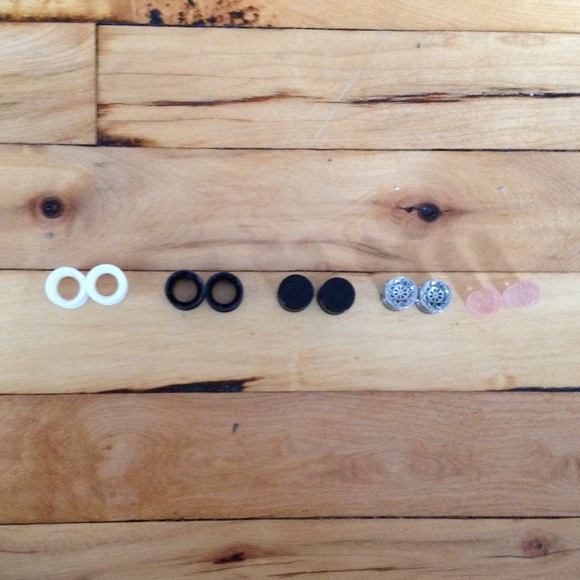 Size 0 plugs and tunnels.