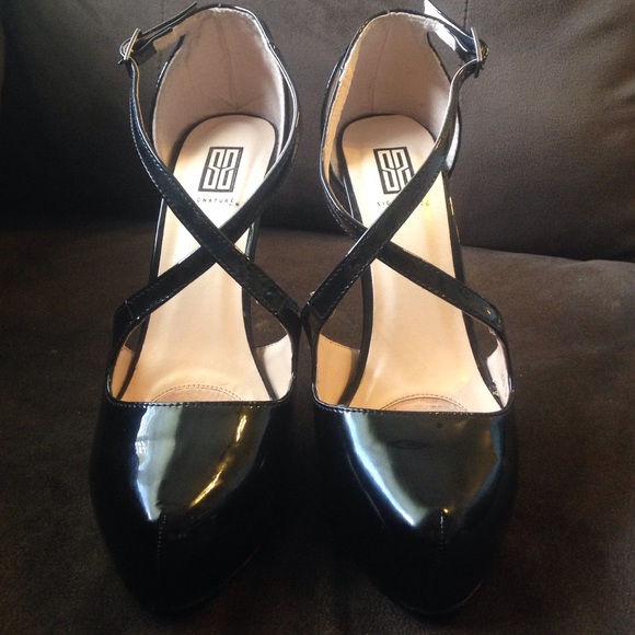 Black heels - Picture 3 of 4