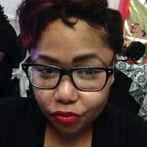 Meet your Posher, Monique