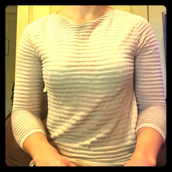 ✨LOFT 3/4, Light Sweater✨ - Picture 2 of 3