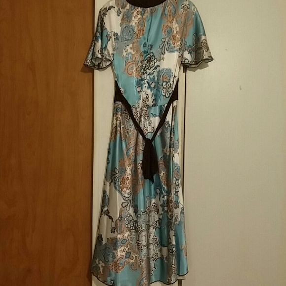 Dress - Picture 2 of 4