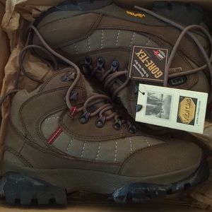 REI Gore Tex hiking boots size 7.5
