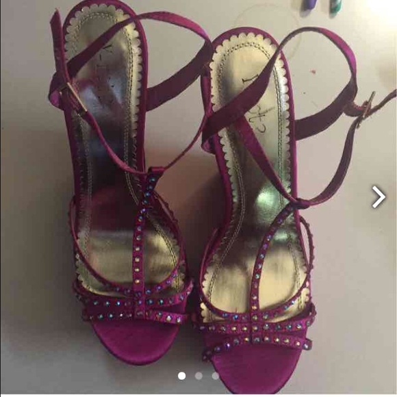 Magenta Wedges