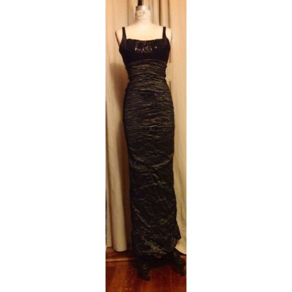 NEVER WORN Nicole Miller Collection Metallic Gown