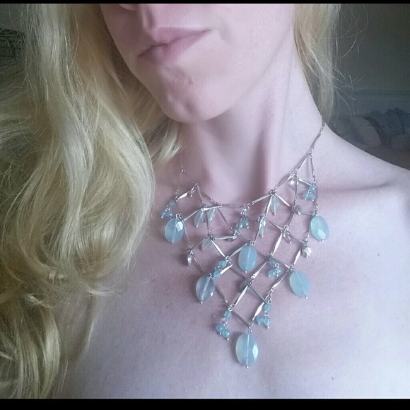 Elegant aquamarine colored necklace