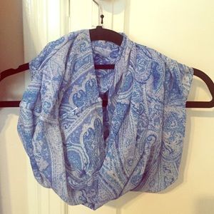 Lightweight infinity scarf
