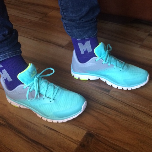 Super comfy tennis shoes! Coral and grey