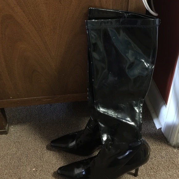 Shiny leather winter boots