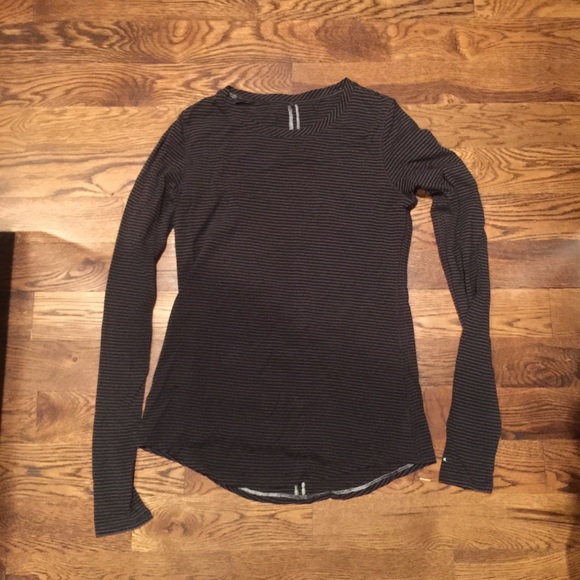Lululemon tee shirt