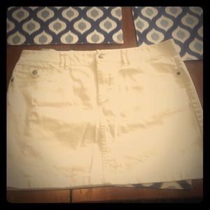 White denim skirt