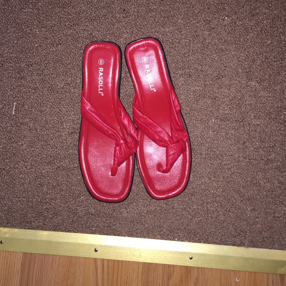 Platform slippers. - Picture 1 of 2