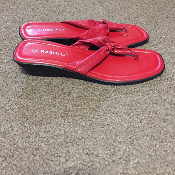 Platform slippers. - Picture 2 of 2