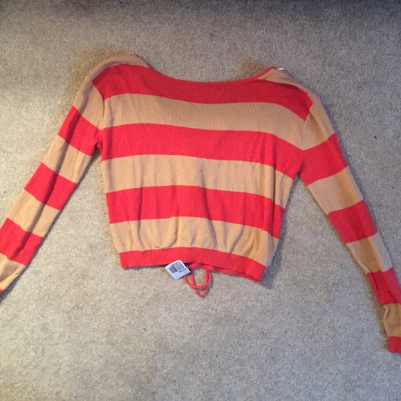 Long sleeve crop top