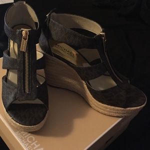 New, size 6, MK wedges! Brown logo. With box&tags!