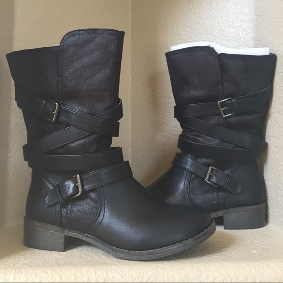 Report Black mid length boot