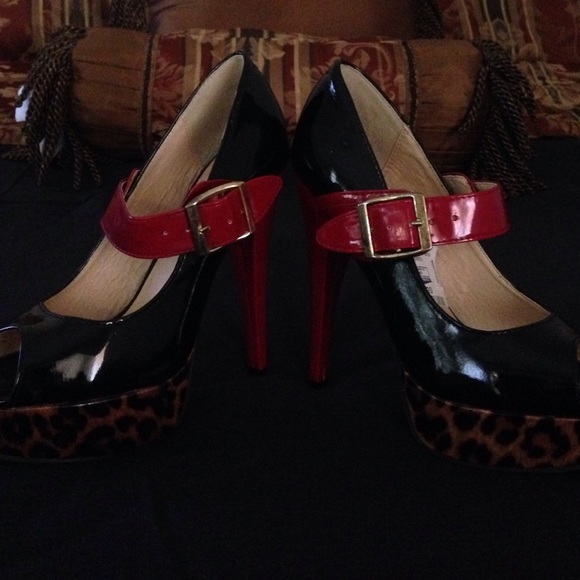 Leopard black and red stiletto.