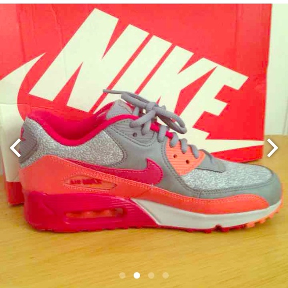 Nike Shoes - 🎉🎉🎉SOLD🎉🎉women's AirMax sneakers Nike