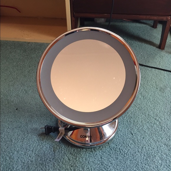 Connor makeup mirror