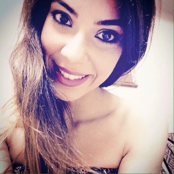 Meet your Posher, Allia