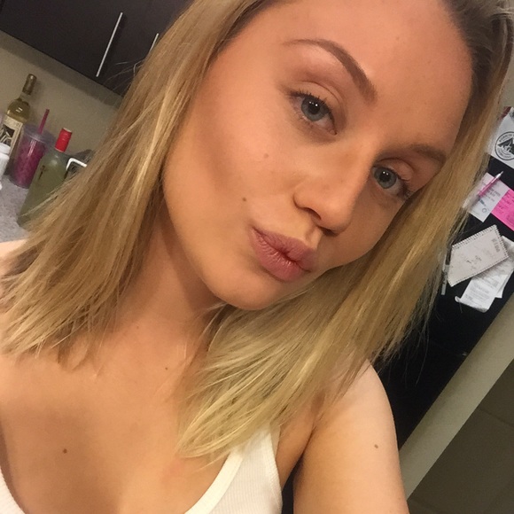 Meet your Posher, Christina